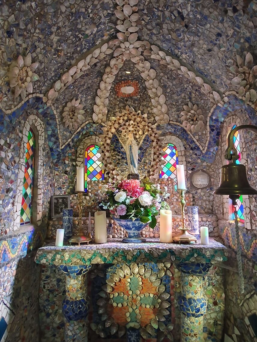 Das Innere der Little Chapel Bluebells